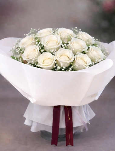 11’li beyaz gül buketi
