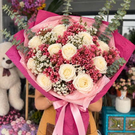 İthal Beyaz Gül ve Pembe Çiçek Buketi – Premium Tasarım ck22